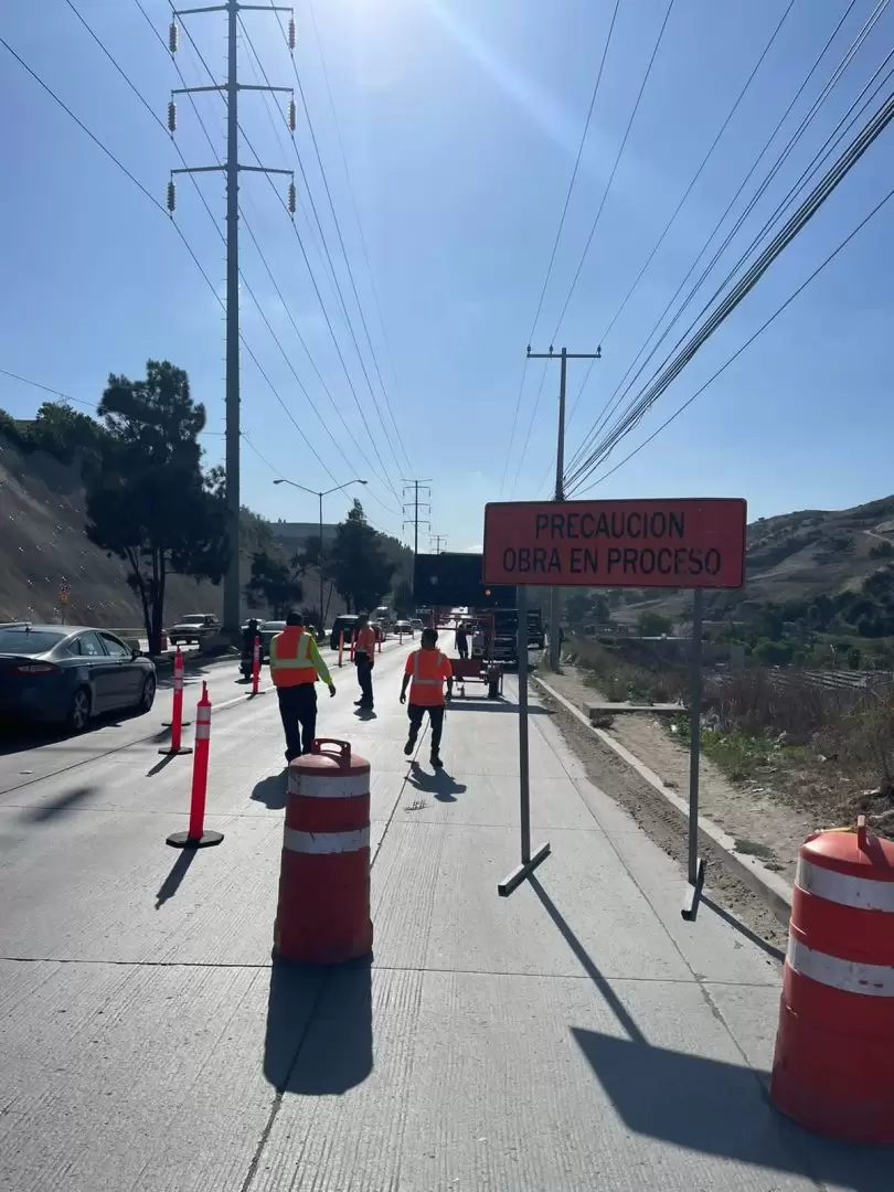 Cierran carril de circulacin en libramiento Rosas Magalln por reparaciones