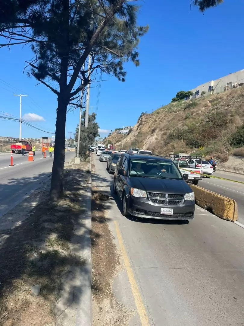 Cierran carril de circulacin en libramiento Rosas Magalln por reparaciones