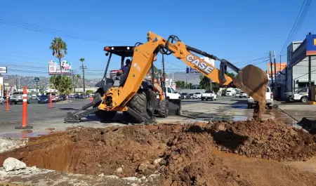 Reparan red de agua potable