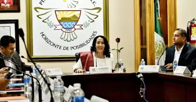 Entrega Araceli Brown en Sesin Solemne de Cabildo Informe Dos de Gobierno