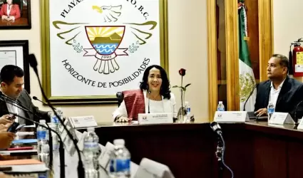 Entrega Araceli Brown en Sesin Solemne de Cabildo Informe Dos de Gobierno