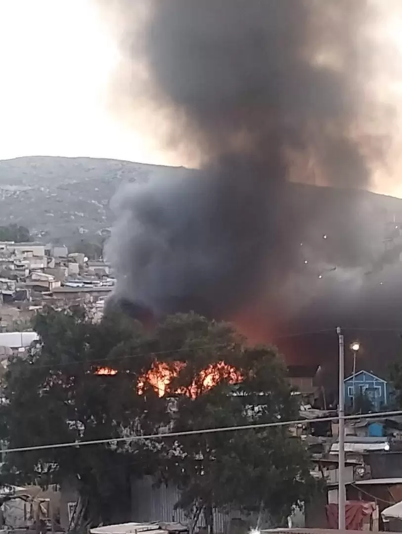 Reportan incendio en Villas del Campo, en rea de invasin