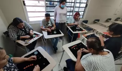 Ofrece CECyTE los portales taller de bisuter�a a la comunidad