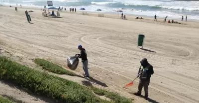 Recolectam toneladas de basura en playas