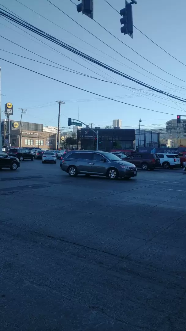 Explota transformador y deja sin electricidad a varias colonias; genera caos vial