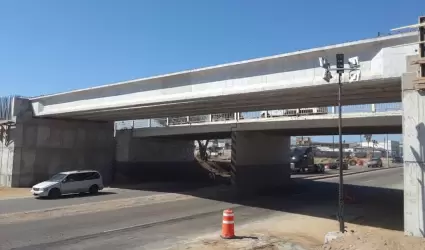 Concluye con �xito instalaci�n de primeras vigas del puente de nodo vial El Sauz