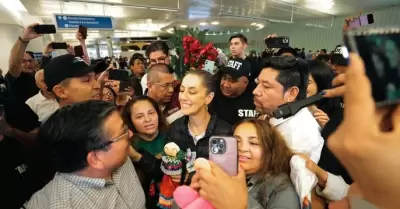 Militantes de Morena en Los ngeles le dan bienvenida a Claudia Sheinbaum