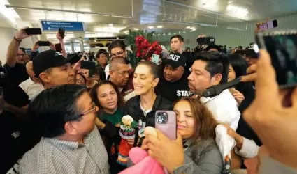 Militantes de Morena en Los ngeles le dan bienvenida a Claudia Sheinbaum