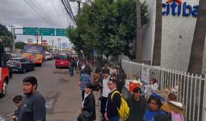 Taxistas Rojo con Negro protestan y dejan a la ciudadana sin transporte