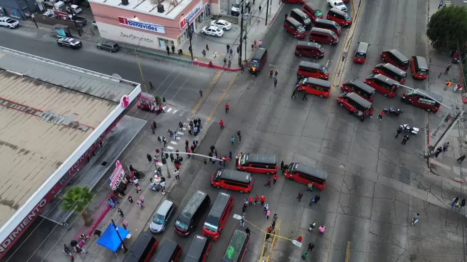 Taxistas se manifiestan en bulevar Daz Ordaz