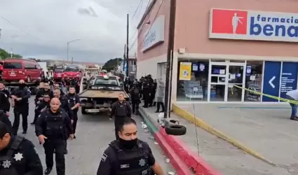 Retiran con uso de la fuerza bloqueo de taxistas rojo y negro