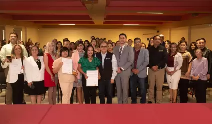 Reconocen a docentes de Baja California