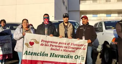 Ruiz Uribe parte con un contingente de servidores de la naci�n hacia Acapulco