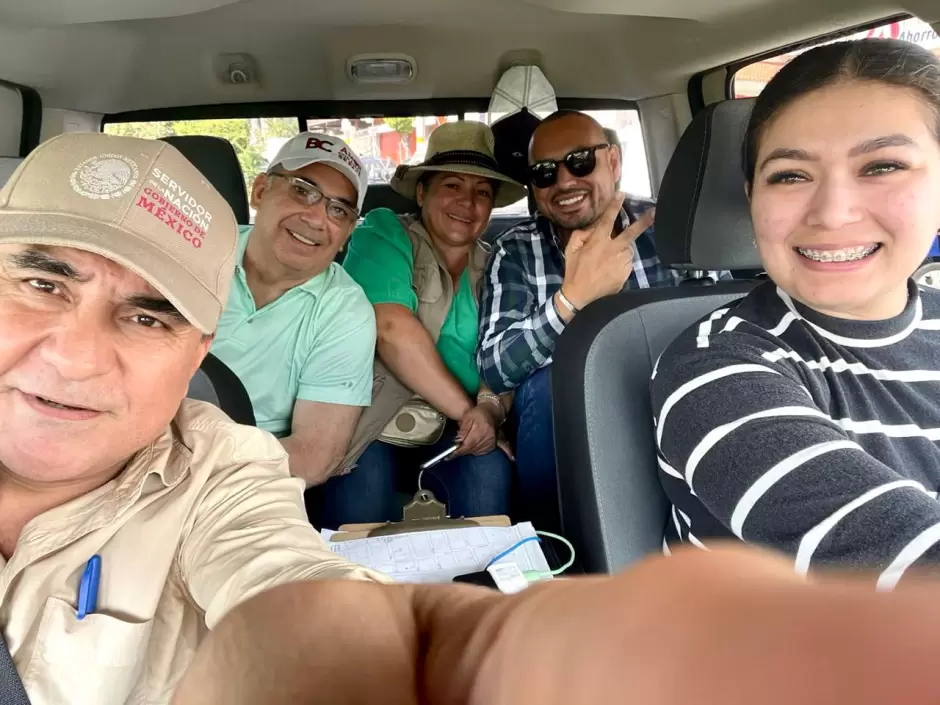 Ruiz Uribe parte con un contingente de servidores de la naci�n hacia Acapulco