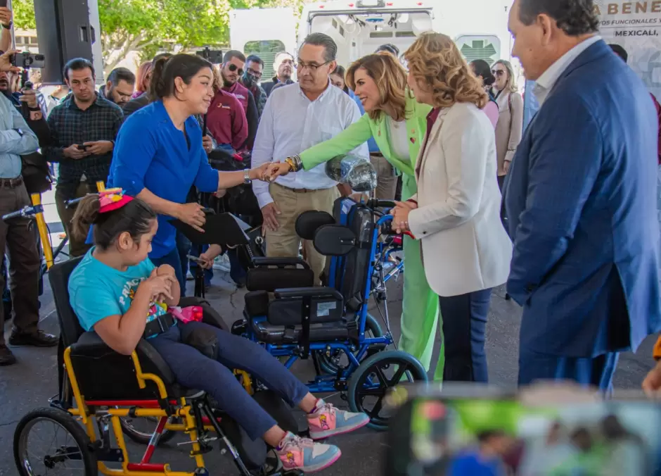 Entrega de ambulancias totalmente equipadas