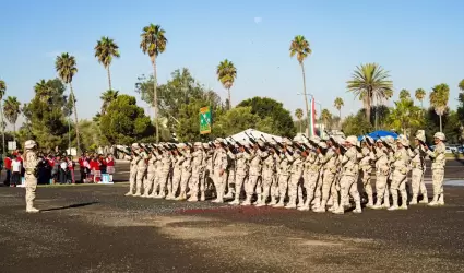 Asiste alcalde Armando Ayala a ceremonia por aniversario del Heroico Colegio Mil