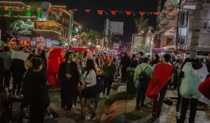 Exitosa celebracin de Halloween en la Avenida Revolucin