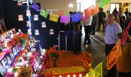 Ceremonia en memoria de policas cados