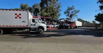 Trfico paralizado en carriles de Aduana de Otay por circulacin de trileres