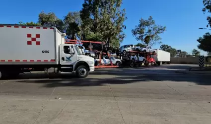 Trfico paralizado en carriles de Aduana de Otay por circulacin de trileres