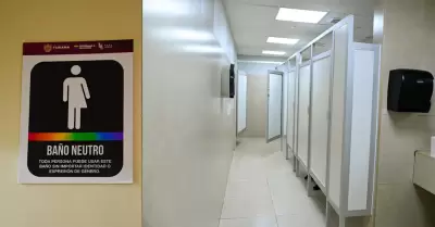 Gobierno de Montserrat Caballero inaugura ba�o neutro en Palacio Municipal