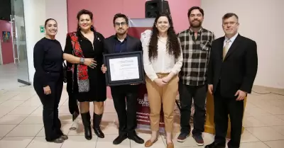 Recibe Carlos Alfonso Nava S�nchez el Premio Bellas Artes Baja California de dra