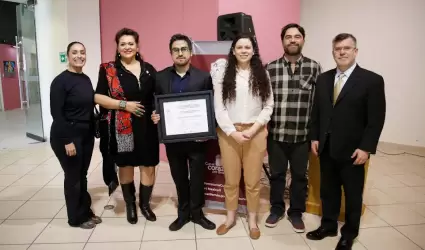 Recibe Carlos Alfonso Nava S�nchez el Premio Bellas Artes Baja California de dra