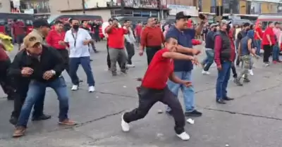 Conflicto entre taxistas Rojo y Negro y elementos policiales