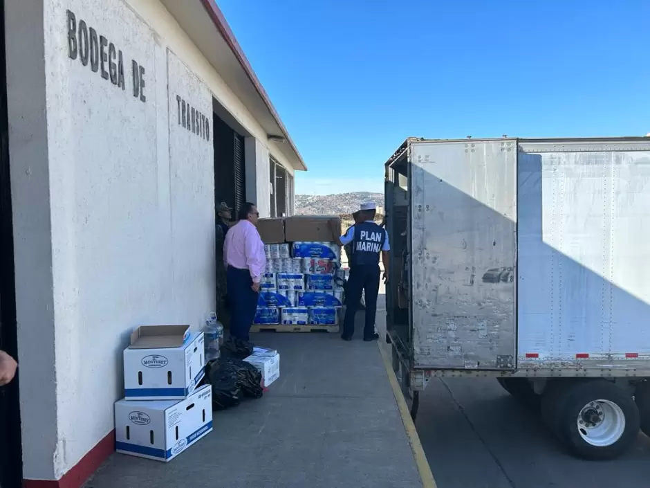 Envo de vveres recolectados por Canaco Tijuana