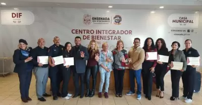 Entrega DIF constancias a egresados del Taller de Lengua a Se�as Mexicanas
