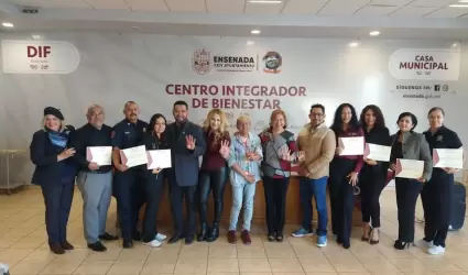 Entrega DIF constancias a egresados del Taller de Lengua a Se�as Mexicanas