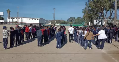 Participan estudiantes de primaria Cirilo Flores Sánchez en competencia recreati
