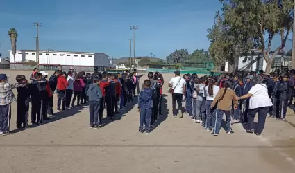 Participan estudiantes de primaria Cirilo Flores Snchez en competencia recreati