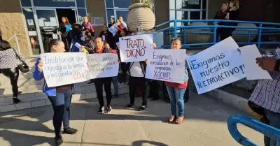 Manifestantes exigen prestaciones