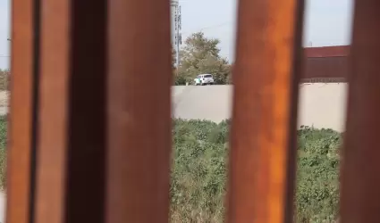 Instalan muro provisional en canalizacin del Ro Tijuana