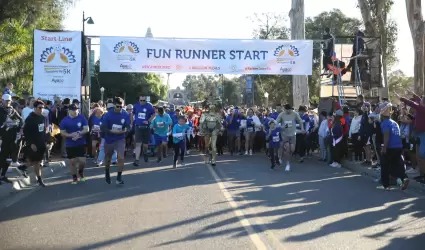 Carrera de Accin de Gracias de Father Joe's Villages para Ayudar a Vecinos Nece