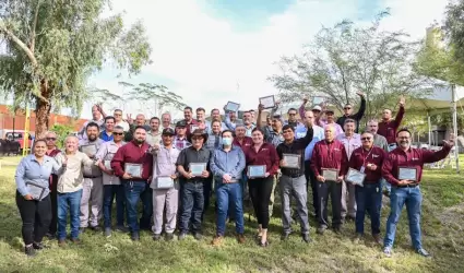 Reconoce secretario del agua trayectoria de personal de CEA BC