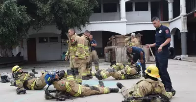 Capacitan a bomberos sobre temas elctricos y de supervivencia