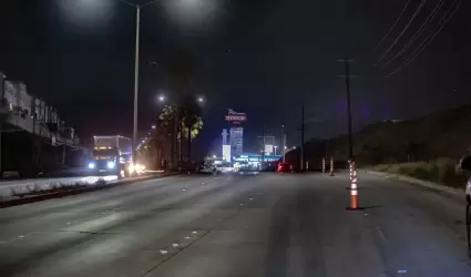 Motociclista choca contra poste y pierde la vida