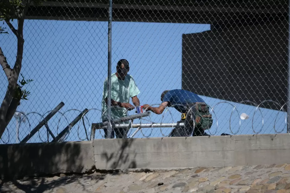 Instalan malla ciclnica en bordo del Ro Tijuana