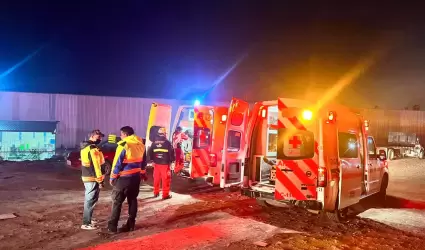 Bomberos Incendio en fbrica de Playas de Rosarito