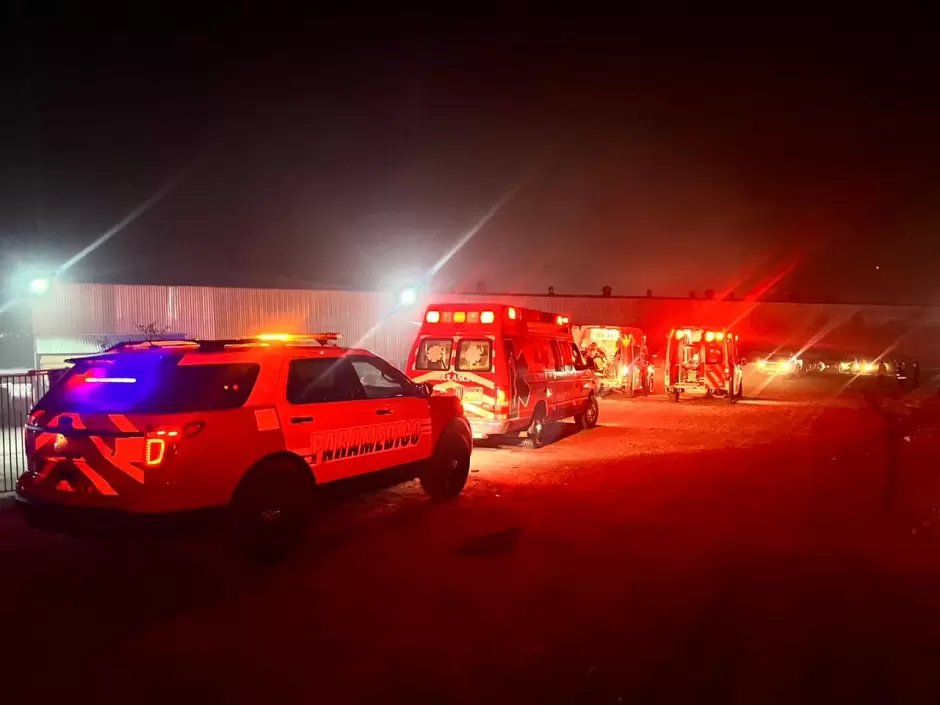 Bomberos Incendio en fbrica de Playas de Rosarito