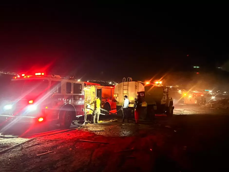 Bomberos Incendio en fbrica de Playas de Rosarito