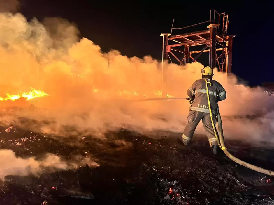 Bomberos Incendio en fbrica de Playas de Rosarito