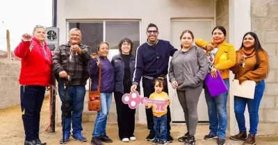 Entrega Armando Ayala casas del Programa de Vivienda Social de la CONAVI