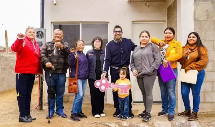 Entrega Armando Ayala casas del Programa de Vivienda Social de la CONAVI