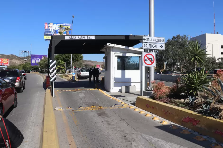 Abandonan vehculos con cadver en carril mdico de SY