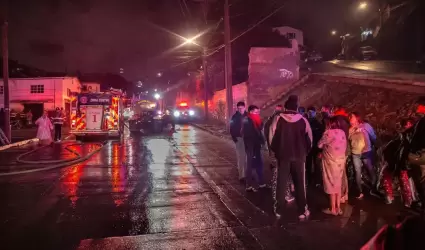 Incendio consume tres viviendas en colonia Primer Ayuntamiento