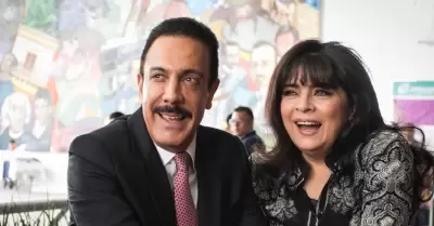 Omar Fayad y Victoria Ruffo.