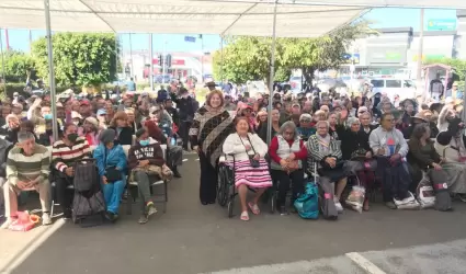 Entrega de cobijas Navidad calientita